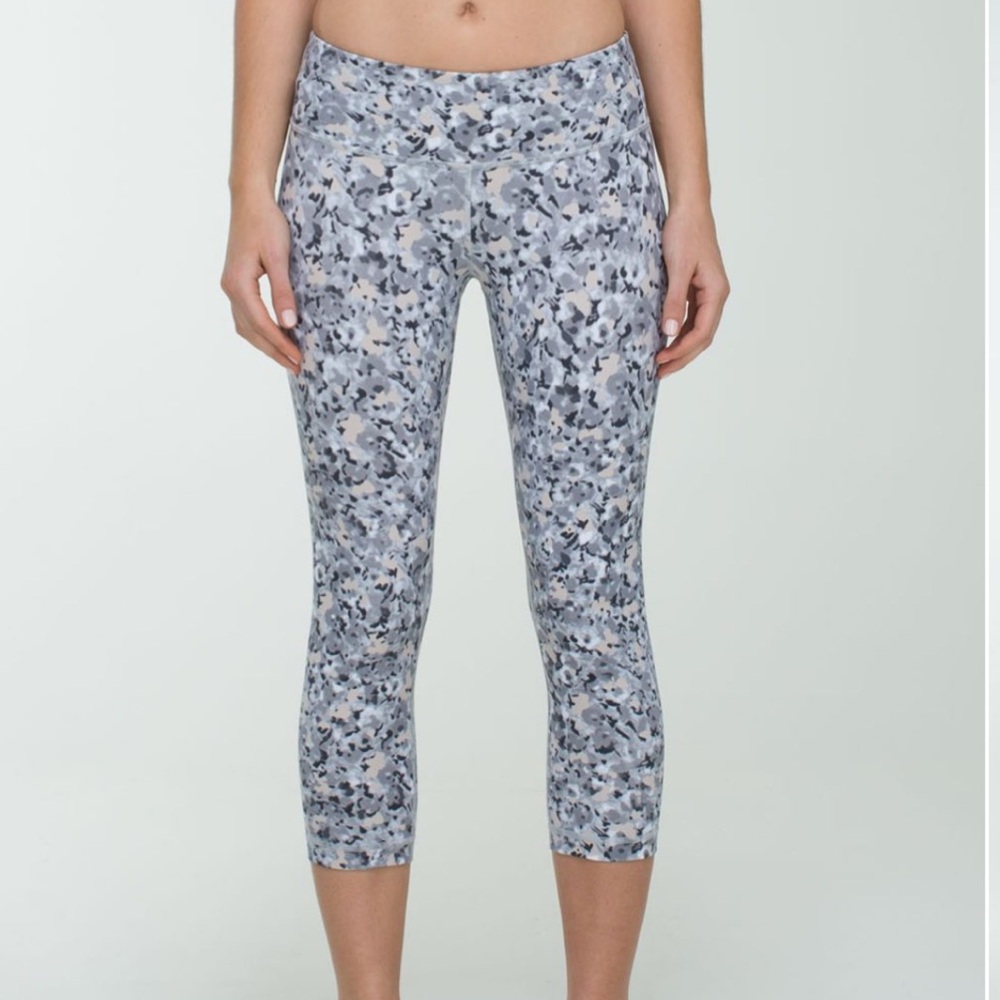 Sz4 Lululemon Wunder Under Crop Gray